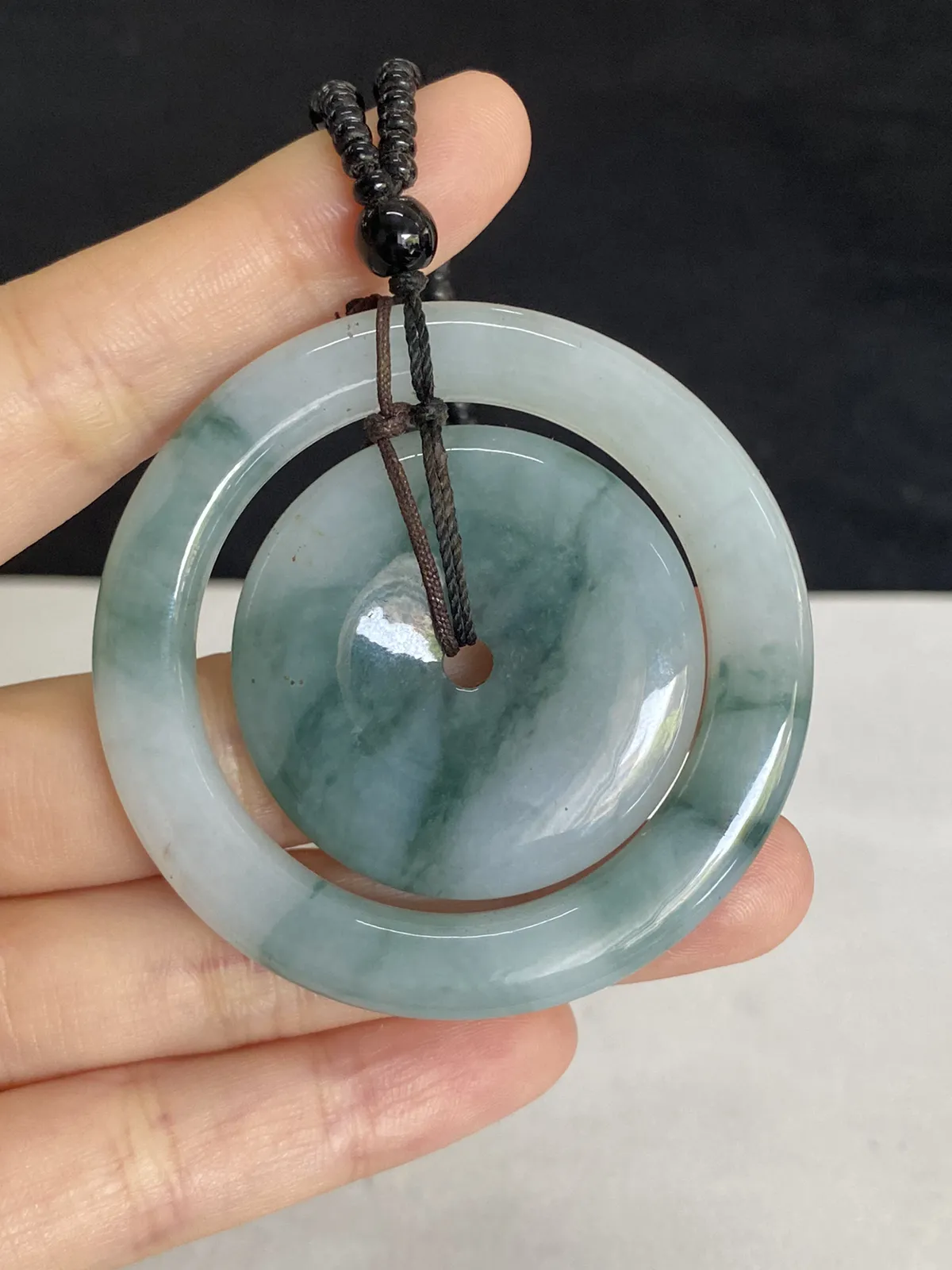 翡翠糯化种飘花吊坠，配珠未测