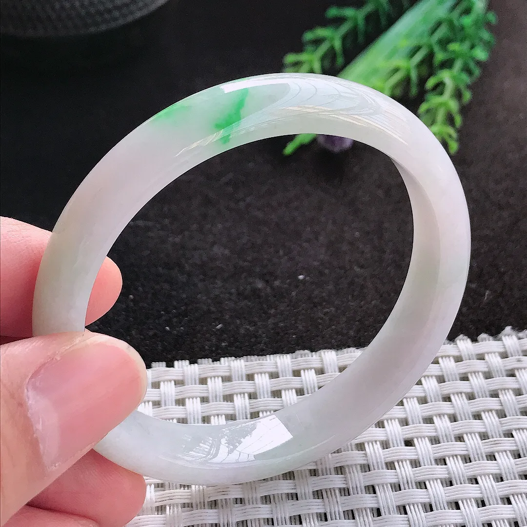 天然A货翡翠53.5/10.8/5.6老坑秀气温润飘阳绿手镯宽边玉镯