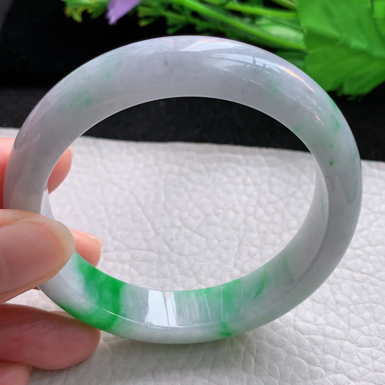 js自然光57*13.6*8.3平安镯 翡翠a货玉手镯飘阳绿宽边玉手环