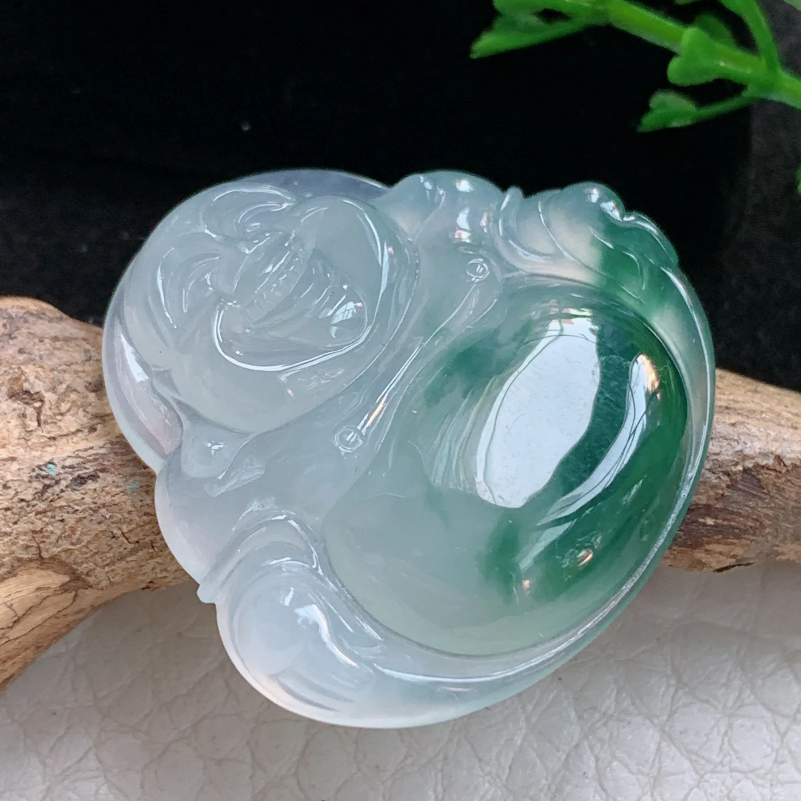 gp实拍28.8*32*6缅甸翡翠a货精雕冰飘花佛公 弥勒佛玉吊坠 玉挂件