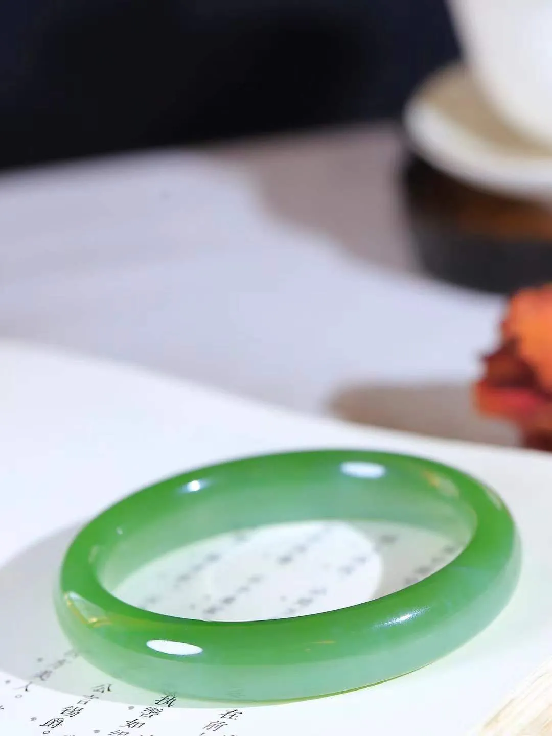 【碧色荡漾·手镯】

收藏级传家臻品和田玉碧玉猫眼手镯，玉质细腻温润，手感舒适，️线条流畅，