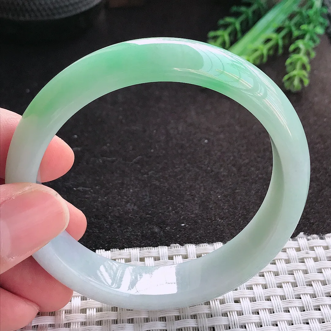 天然A货翡翠58/13.7/7.8老坑冰润飘绿手镯宽边玉镯