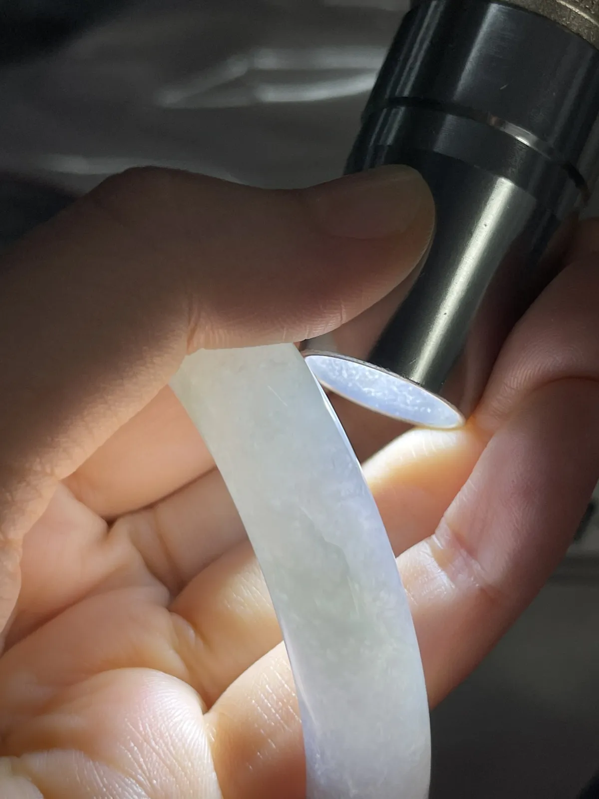 贵妃镯52.5圈口，翡翠冰糯种飘绿手镯