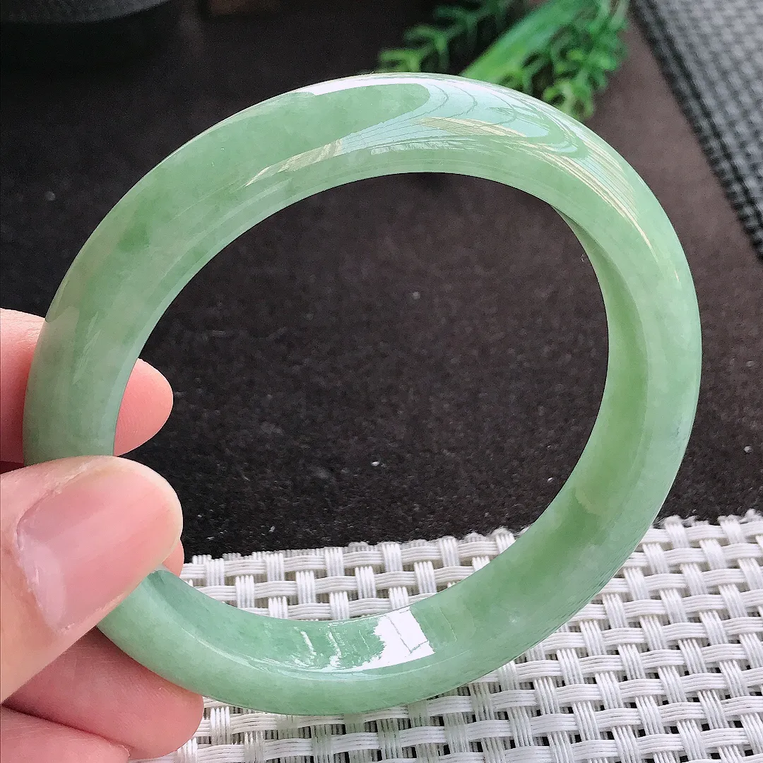 天然A货翡翠61.8/12.3/8.9老坑精美温润大圈口满绿手镯宽边玉镯