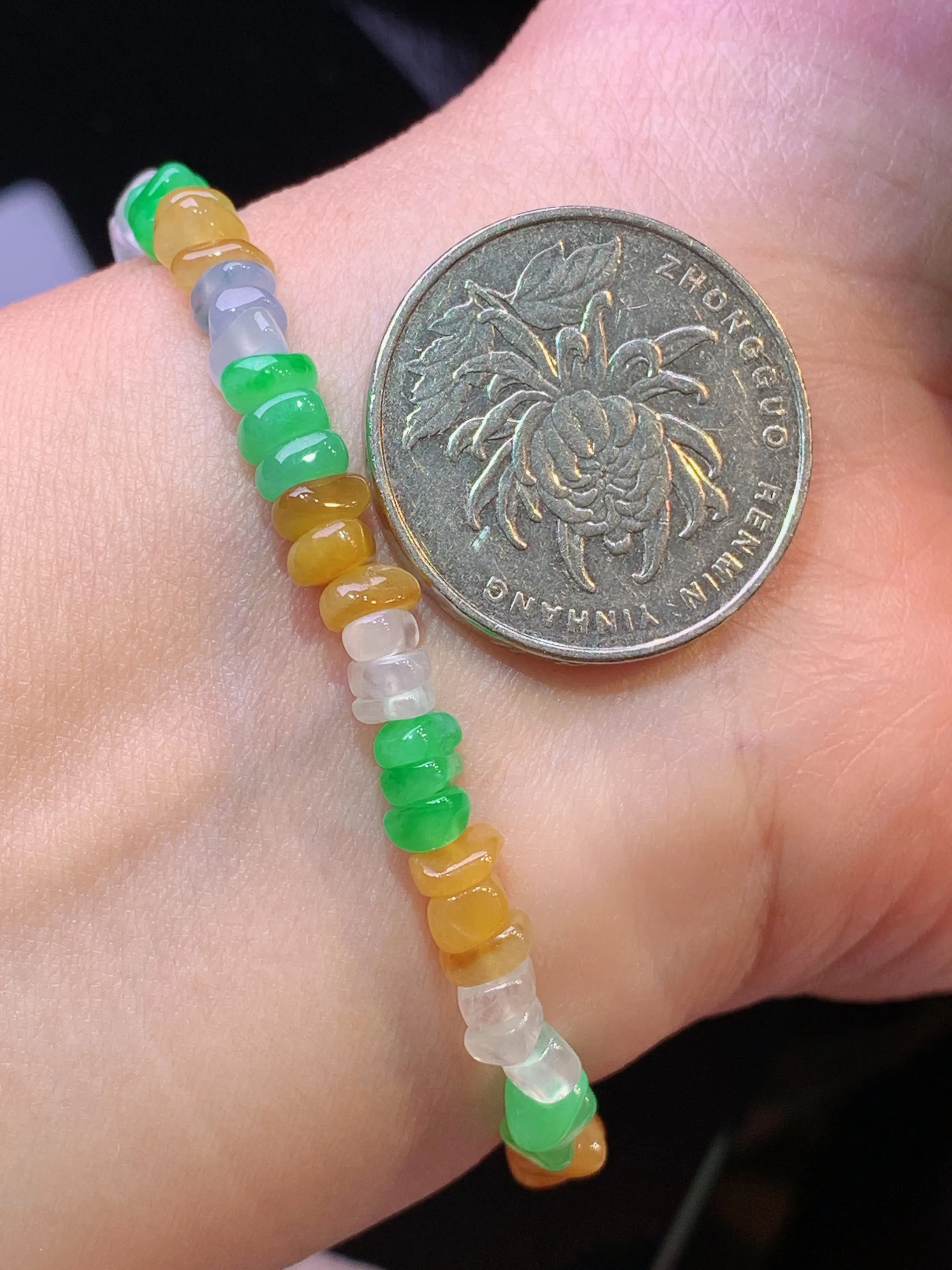 18k金钻镶嵌多宝随形吊坠 玉质细腻 水润亮眼 色泽艳丽 整体尺寸4*3*2.5