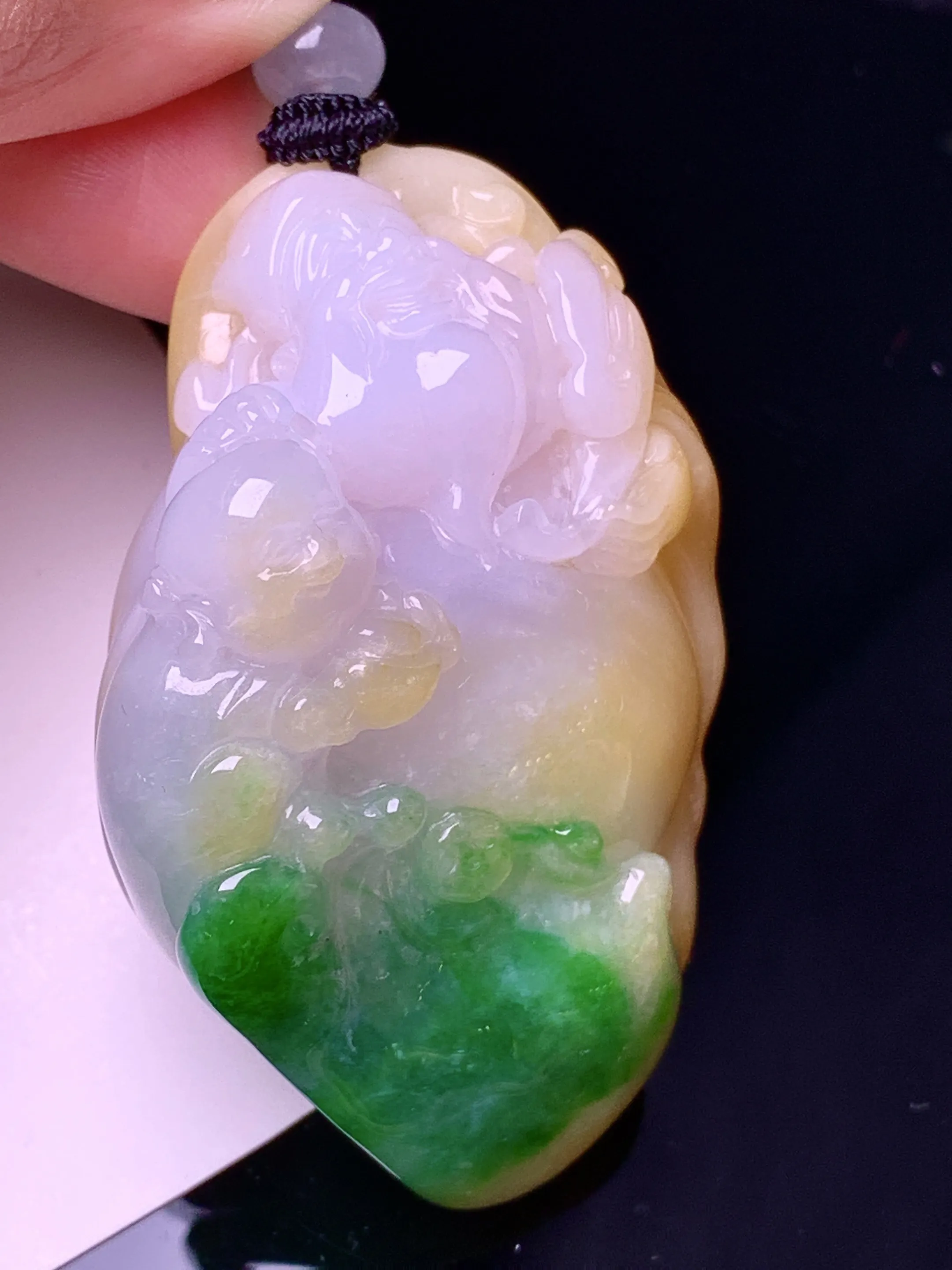 飘黄绿财神吊坠 玉质细腻 水润亮眼 色泽艳丽 整体尺寸52.5*36.2*23.3