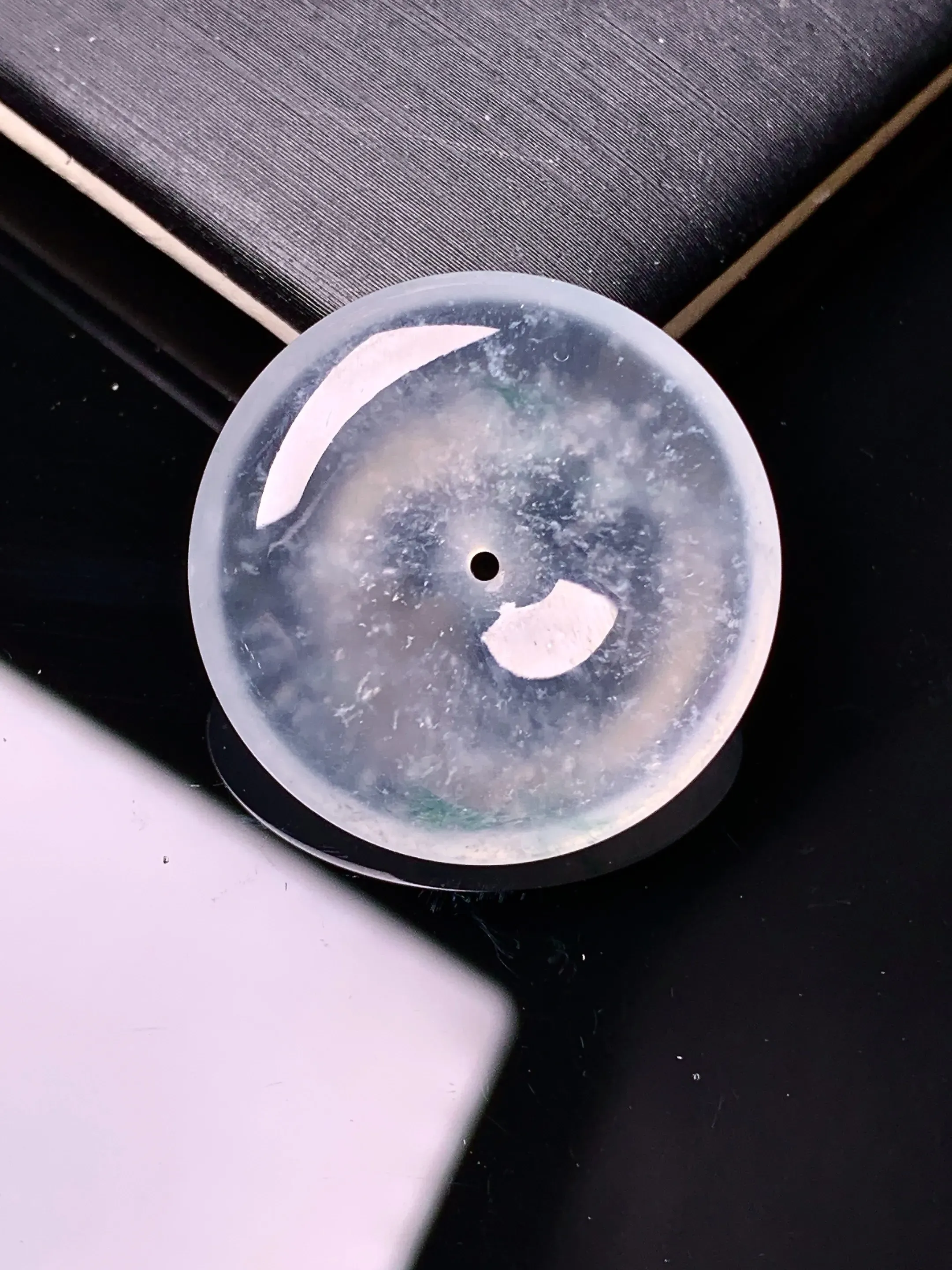 玻璃种平安扣吊坠 玉质细腻 水润亮眼 色泽艳丽 整体尺寸24*5.2