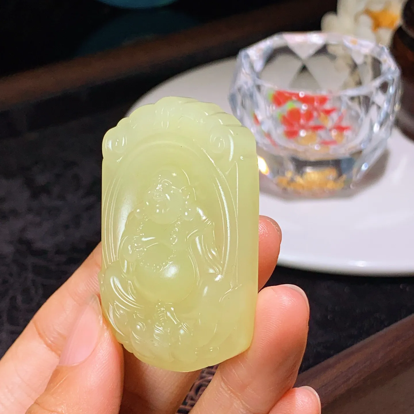 和田玉若羌黄口料佛引福来挂件。尺寸52/36/8重32.6克。玉质细腻油润。手推出油。佩戴高端典雅。