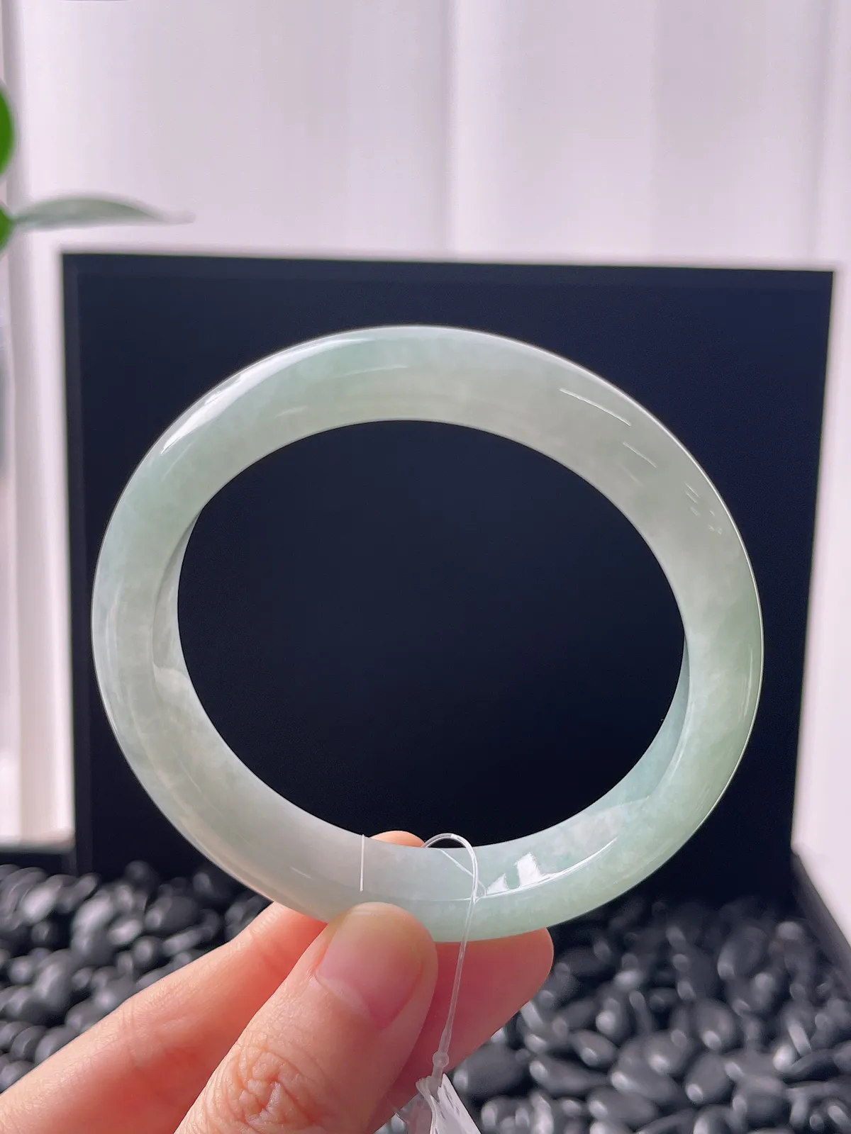 正圈57.5圈口，翡翠糯化种飘绿手镯