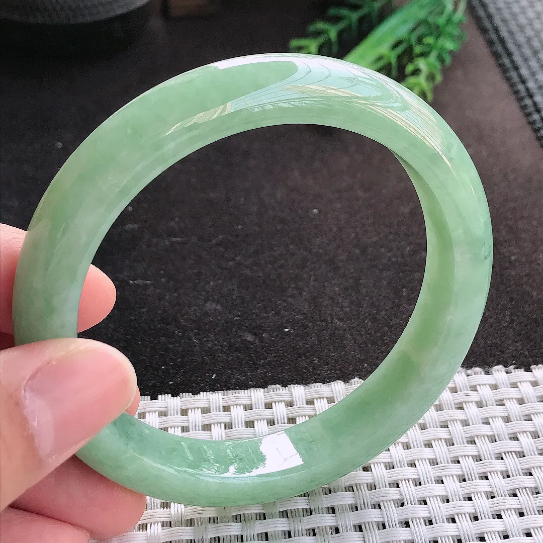 天然A货翡翠61.8/12.3/8.9老坑精美温润大圈口满绿手镯宽边玉镯