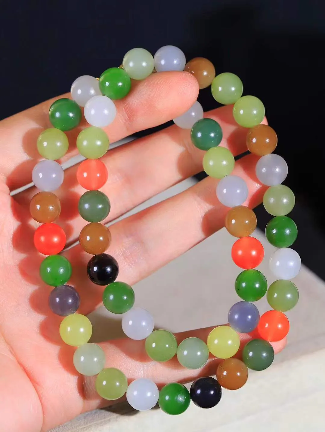 【珠圆玉润.项链】

精品和田玉多宝珠圆玉润项链 玉质温润细腻  整串打磨圆润，佩戴舒适。珠珠落玉盘，间关莺语花底滑，一生美好时光，无论身在何处，都有它相伴相守。事事顺遂，幸福美满，吉祥如意。重73克 尺寸取一10mm  791102978A