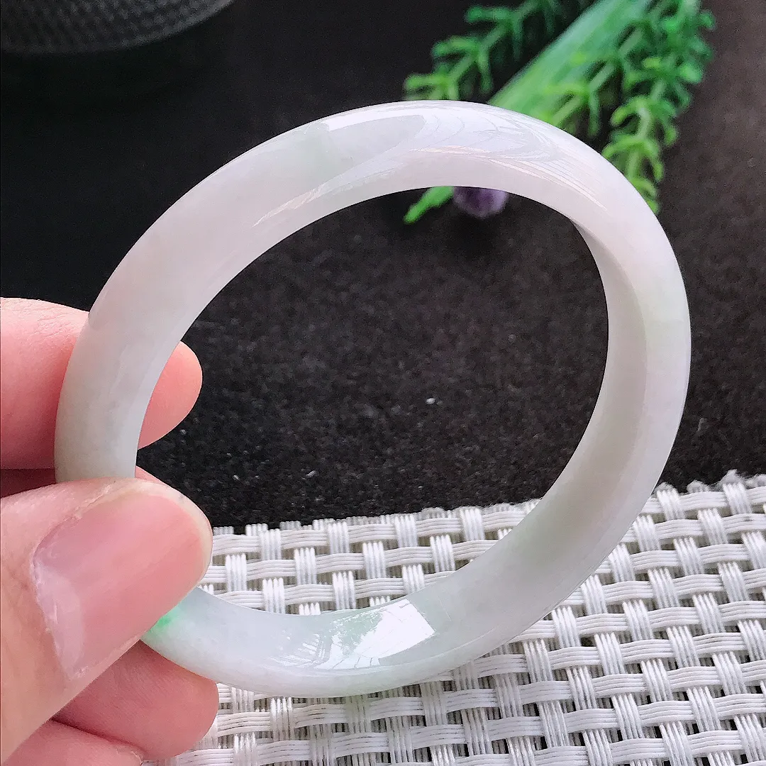 天然A货翡翠53.5/10.8/5.6老坑秀气温润飘阳绿手镯宽边玉镯