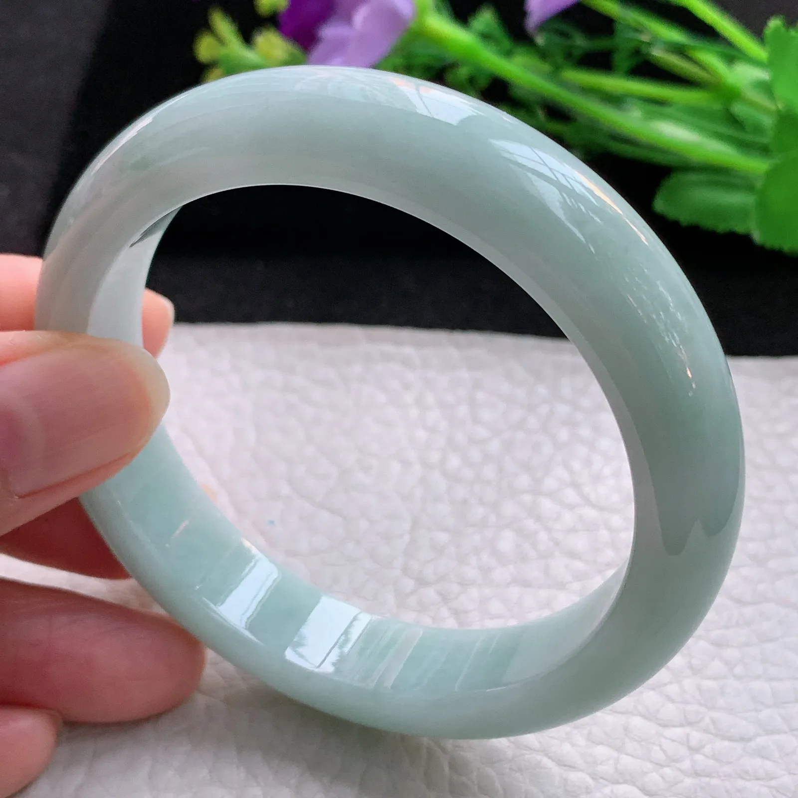 js自然光57*13.5*8.3平安镯 翡翠a货玉手镯浅绿宽边玉手环