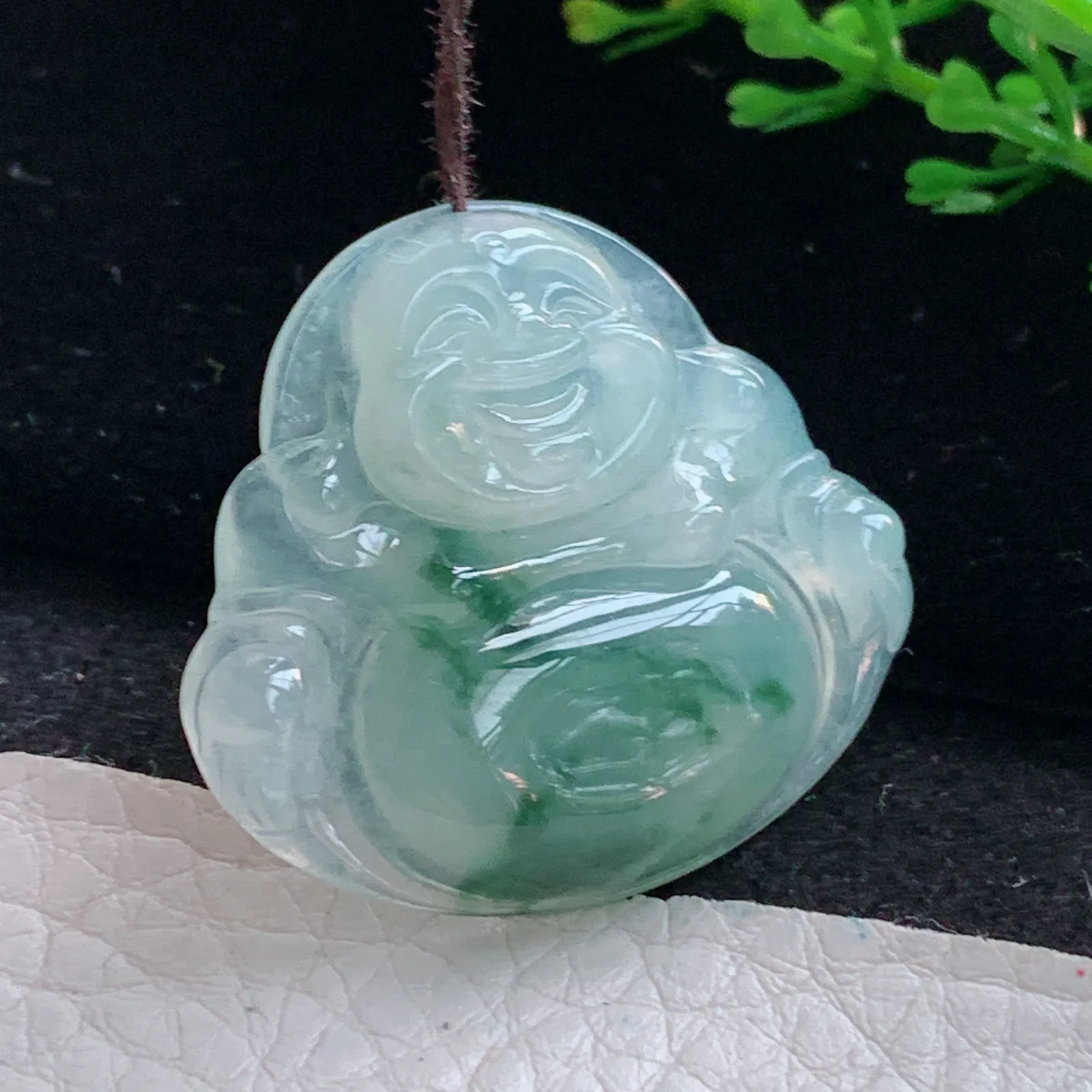 gp实拍31.6*35.5*6缅甸翡翠a货精雕冰飘花饱满佛公玉吊坠 玉挂件