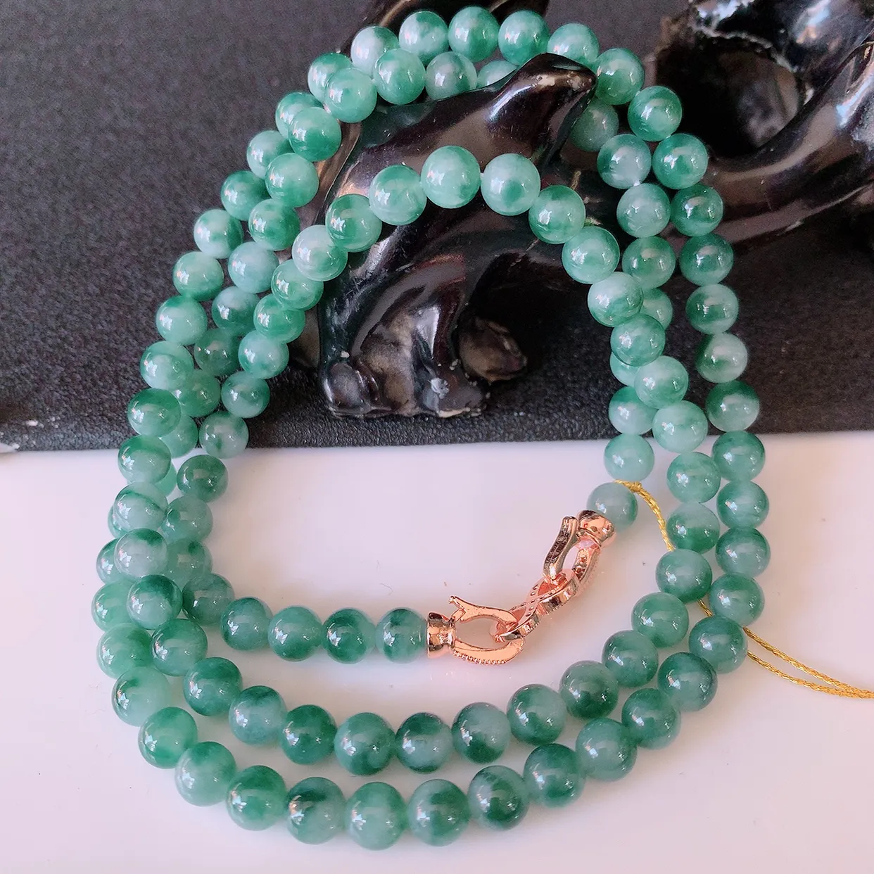 自然光实拍，冰飘花翡翠圆珠项链  翡翠珠链 （装饰扣）玉质细腻  冰清玉润  颜色漂亮  #001.1取一尺寸6mm