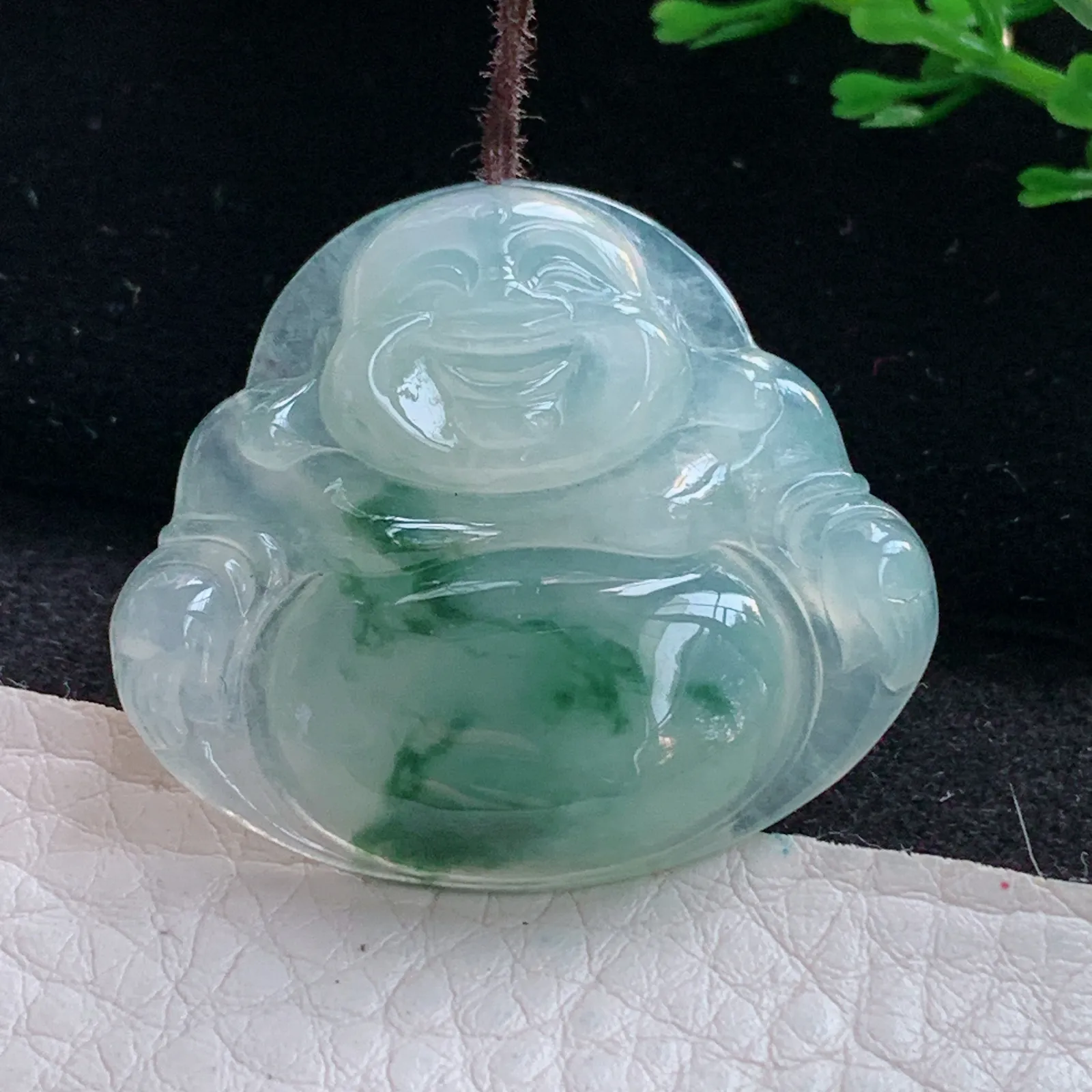 gp实拍31.6*35.5*6缅甸翡翠a货精雕冰飘花饱满佛公玉吊坠 玉挂件