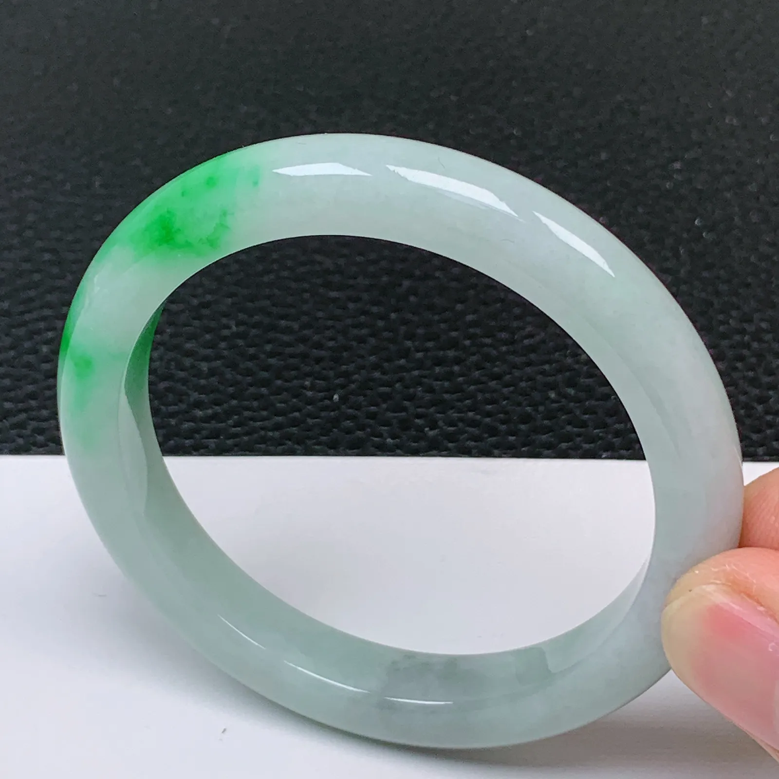 52～53小圈口 翡翠A货老坑冰润飘阳绿细条手镯