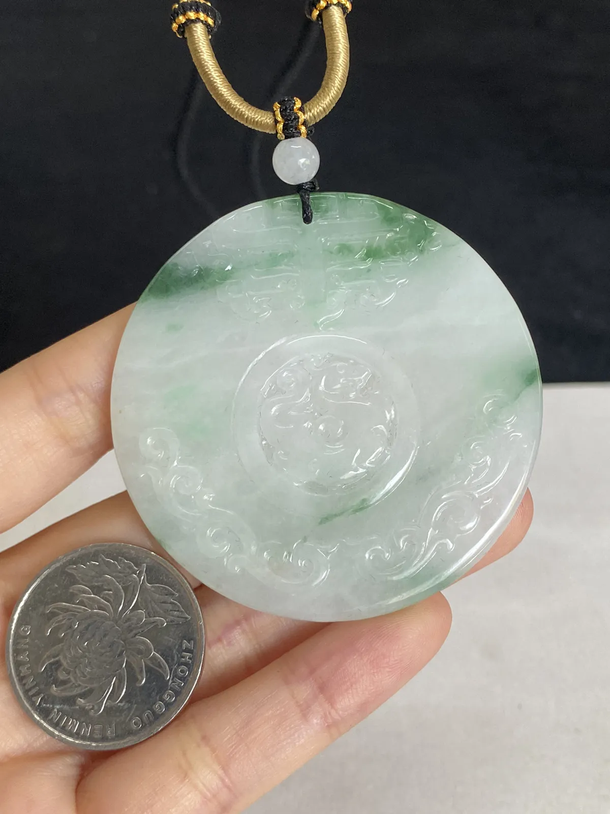 翡翠吊坠，配珠未测