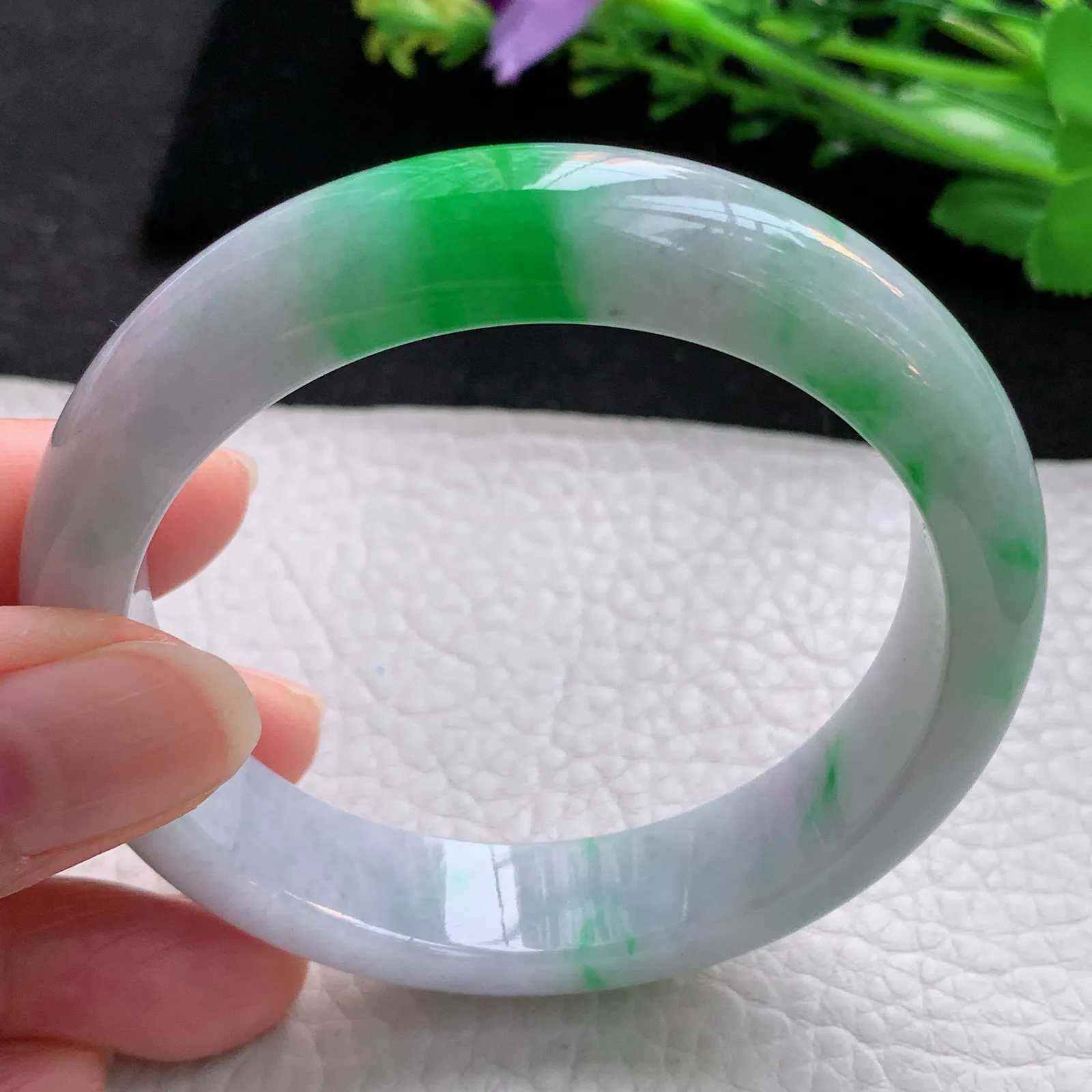 js自然光57*13.6*8.3平安镯 翡翠a货玉手镯飘阳绿宽边玉手环