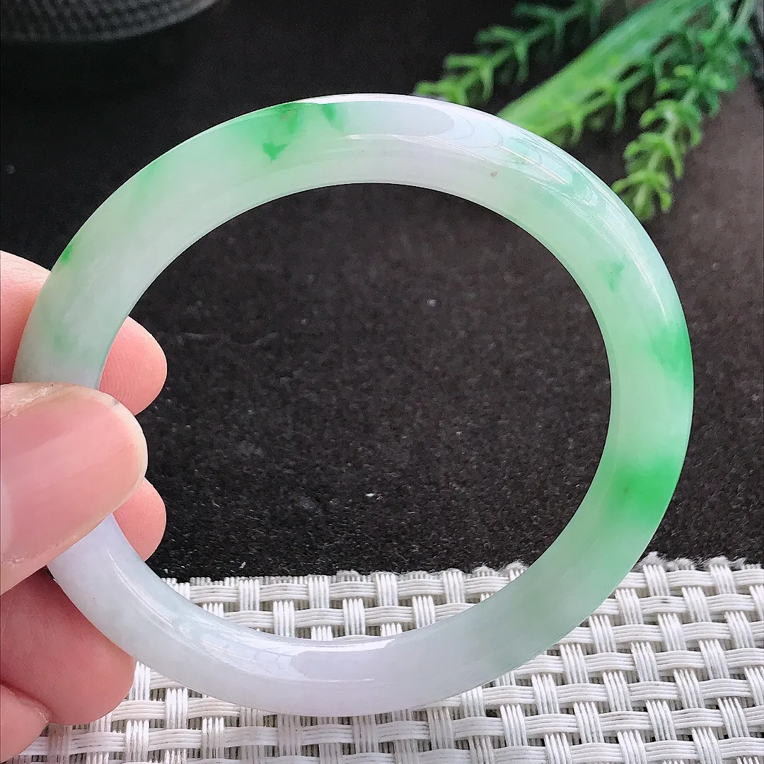 天然A货翡翠53/7.7.8.5老坑精美冰润飘阳绿圆条手镯玉镯