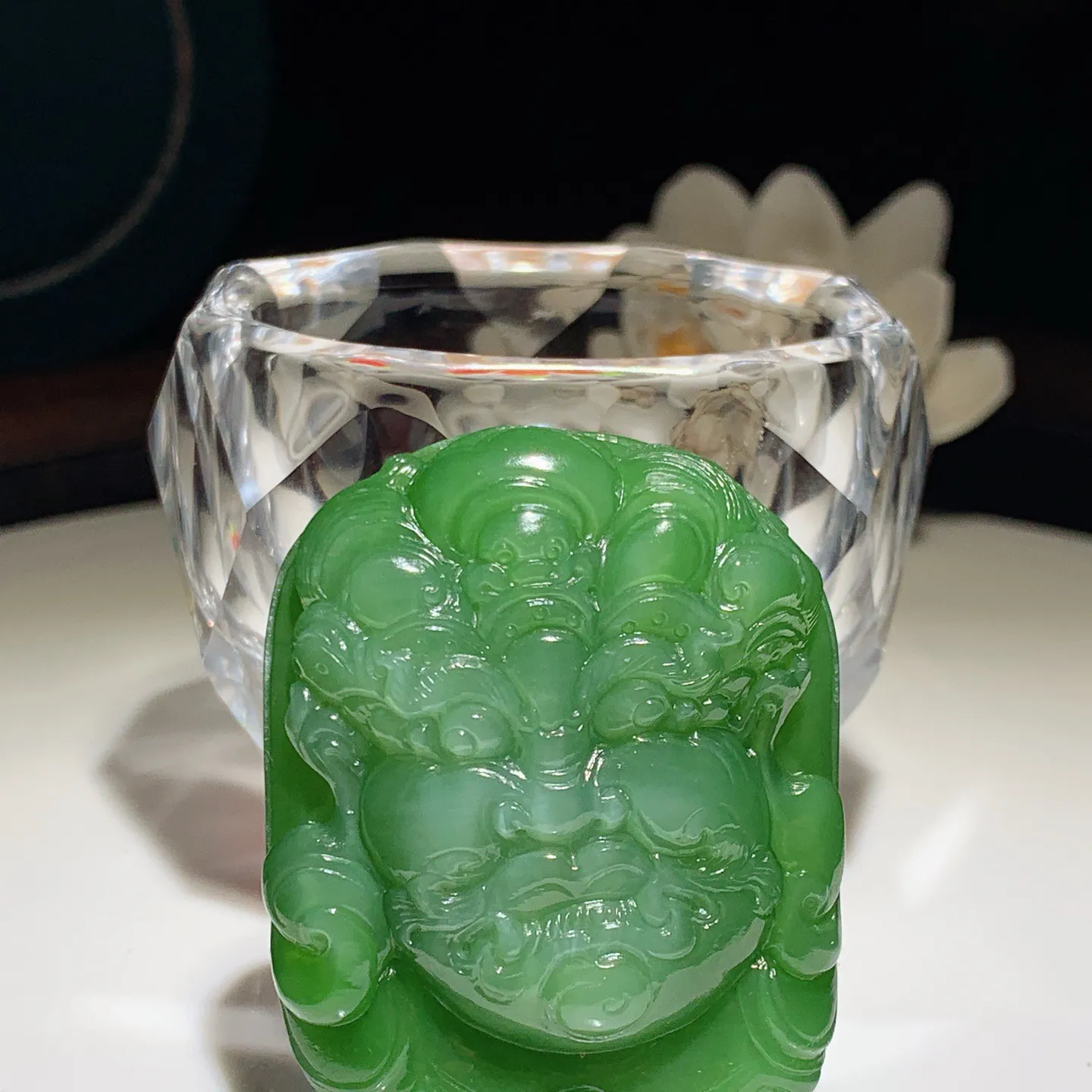 和田玉阳绿猫眼俄罗斯碧玉不动明王头挂件。尺寸49:38/16重59克。玉质细腻油润。手推出油。佩戴高端典雅。lt251206