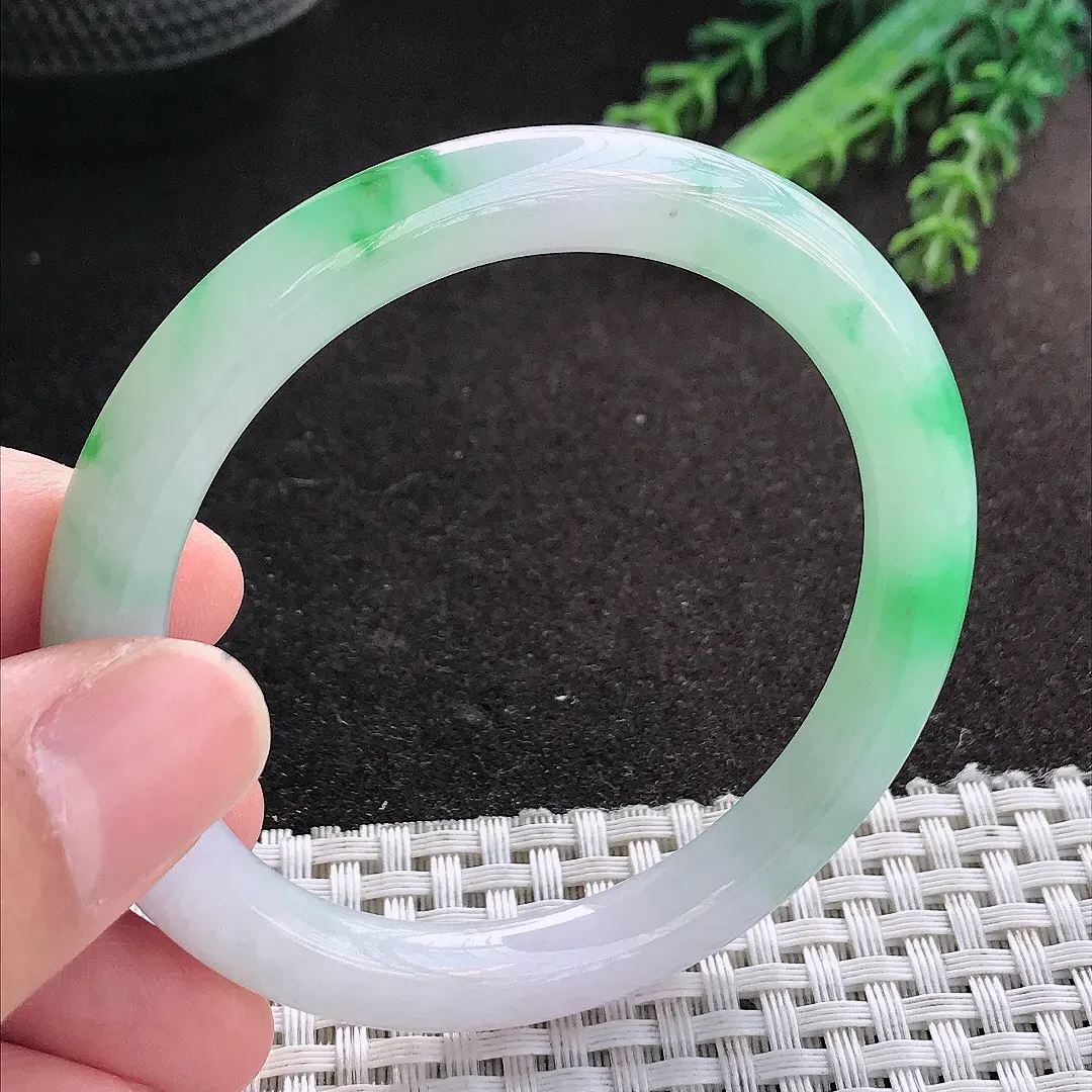 天然A货翡翠53/7.7.8.5老坑精美冰润飘阳绿圆条手镯玉镯