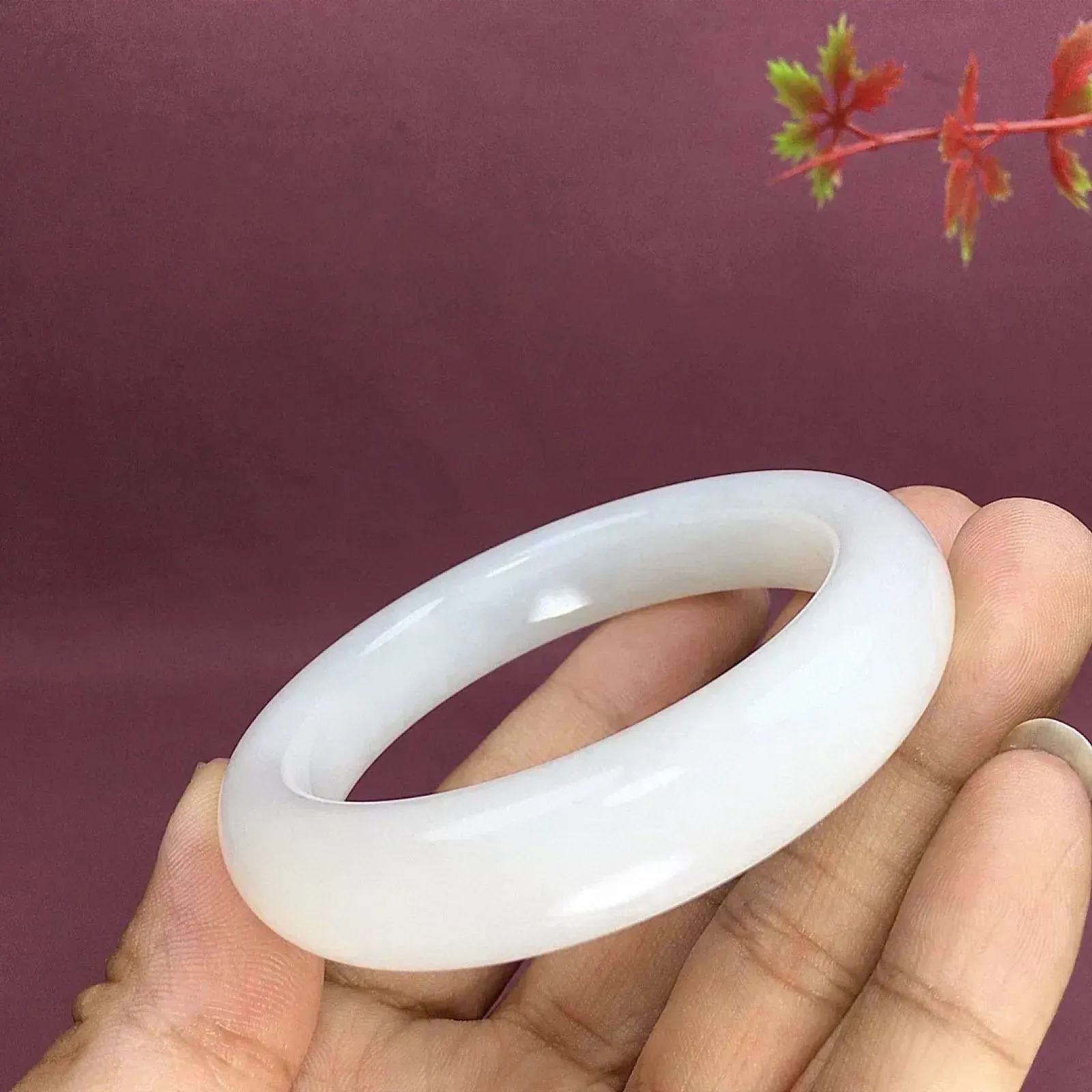 和田玉52.8圈口羊脂白手镯！玉质细腻油润 底色纯净 无裂无杂 脂粉好，品质好！