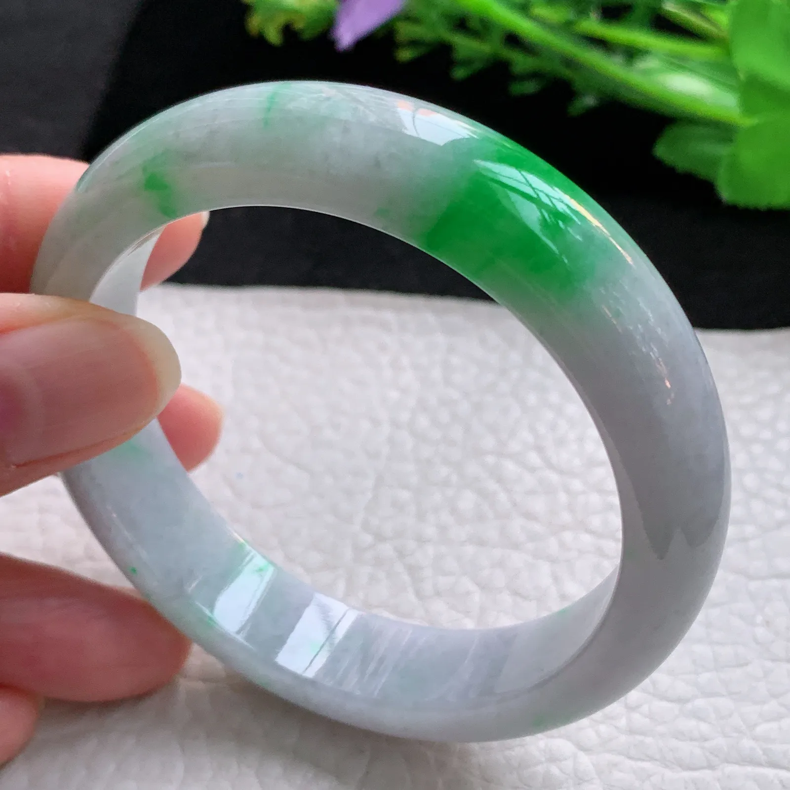 js自然光57*13.6*8.3平安镯 翡翠a货玉手镯飘阳绿宽边玉手环