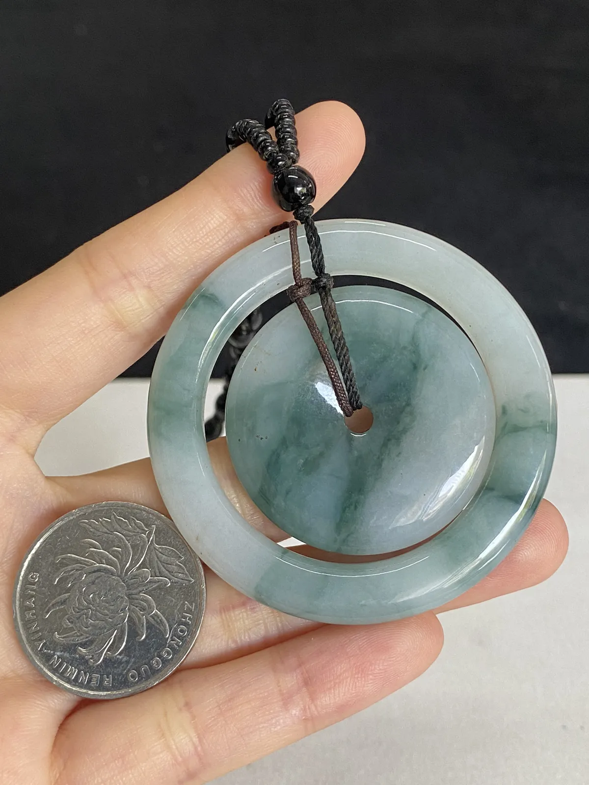 翡翠糯化种飘花吊坠，配珠未测