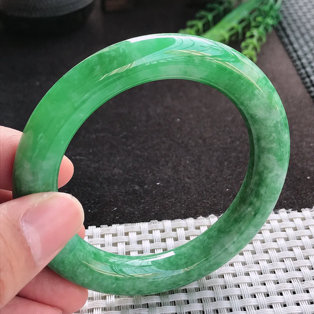 天然A货翡翠56.8/11.4/11.5老坑精美温润满绿阳绿圆条手镯玉镯