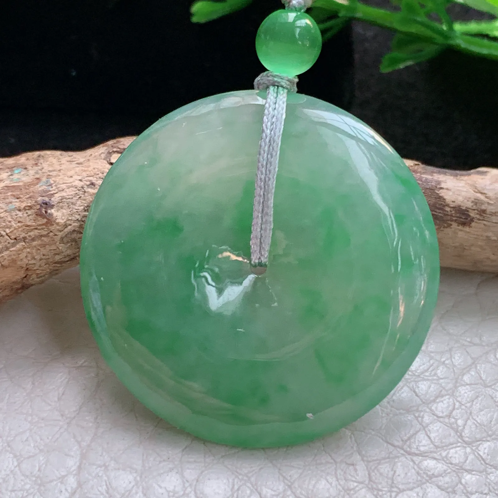 gp实拍32*5.2缅甸翡翠a货精雕冰绿大平安扣 玉扣玉吊坠 玉挂件