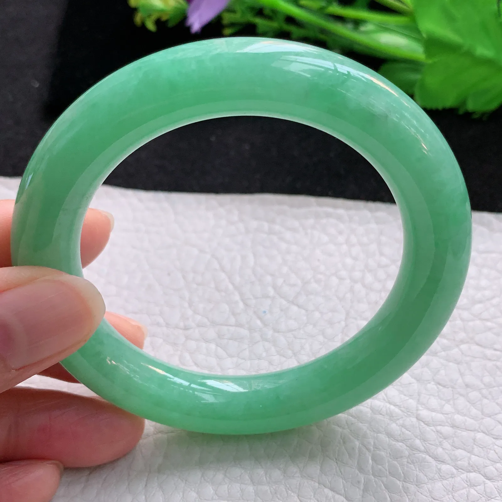 nr自然光56*11.3美人镯 翡翠a货玉手镯满绿高雅圆条玉手环