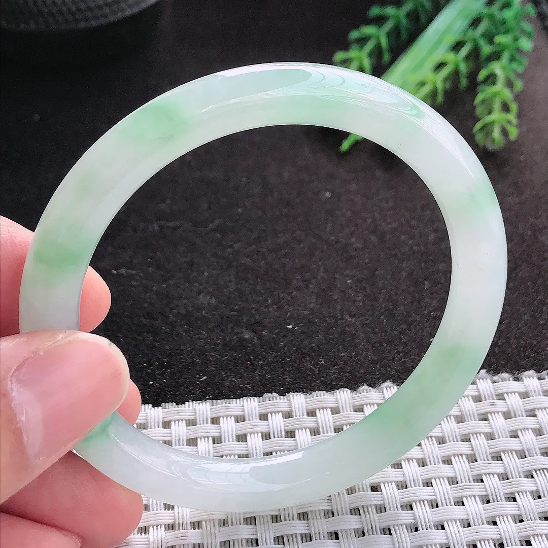 天然A货翡翠55/8老坑冰胶水灵飘绿圆条手镯玉镯