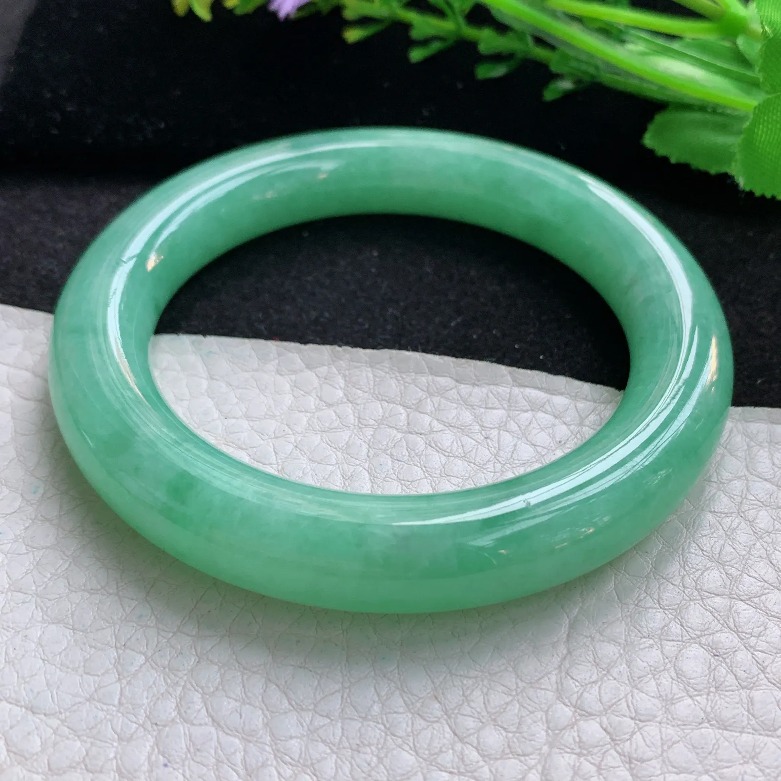 nr自然光56*11.3美人镯 翡翠a货玉手镯满绿高雅圆条玉手环