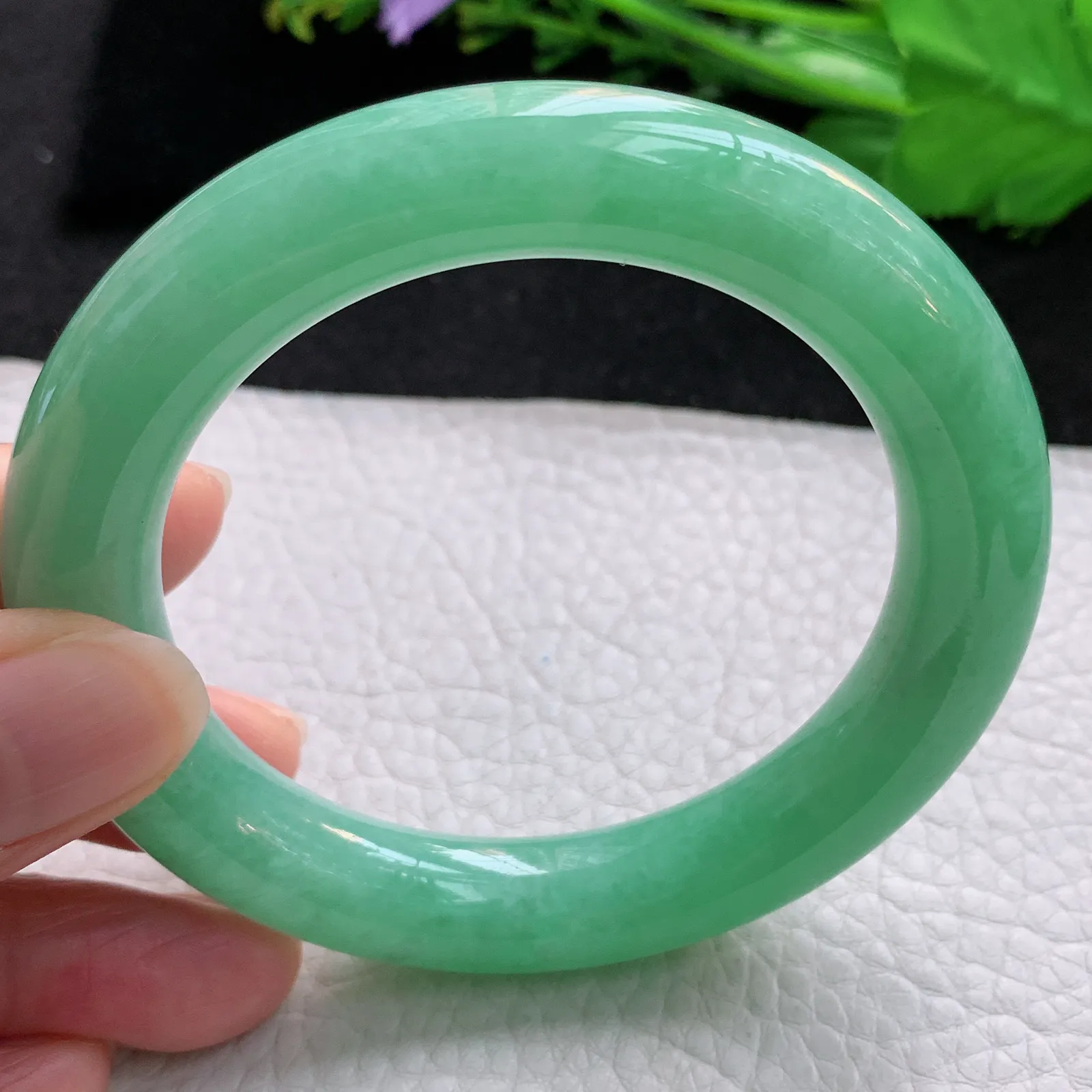 nr自然光56*11.3美人镯 翡翠a货玉手镯满绿高雅圆条玉手环