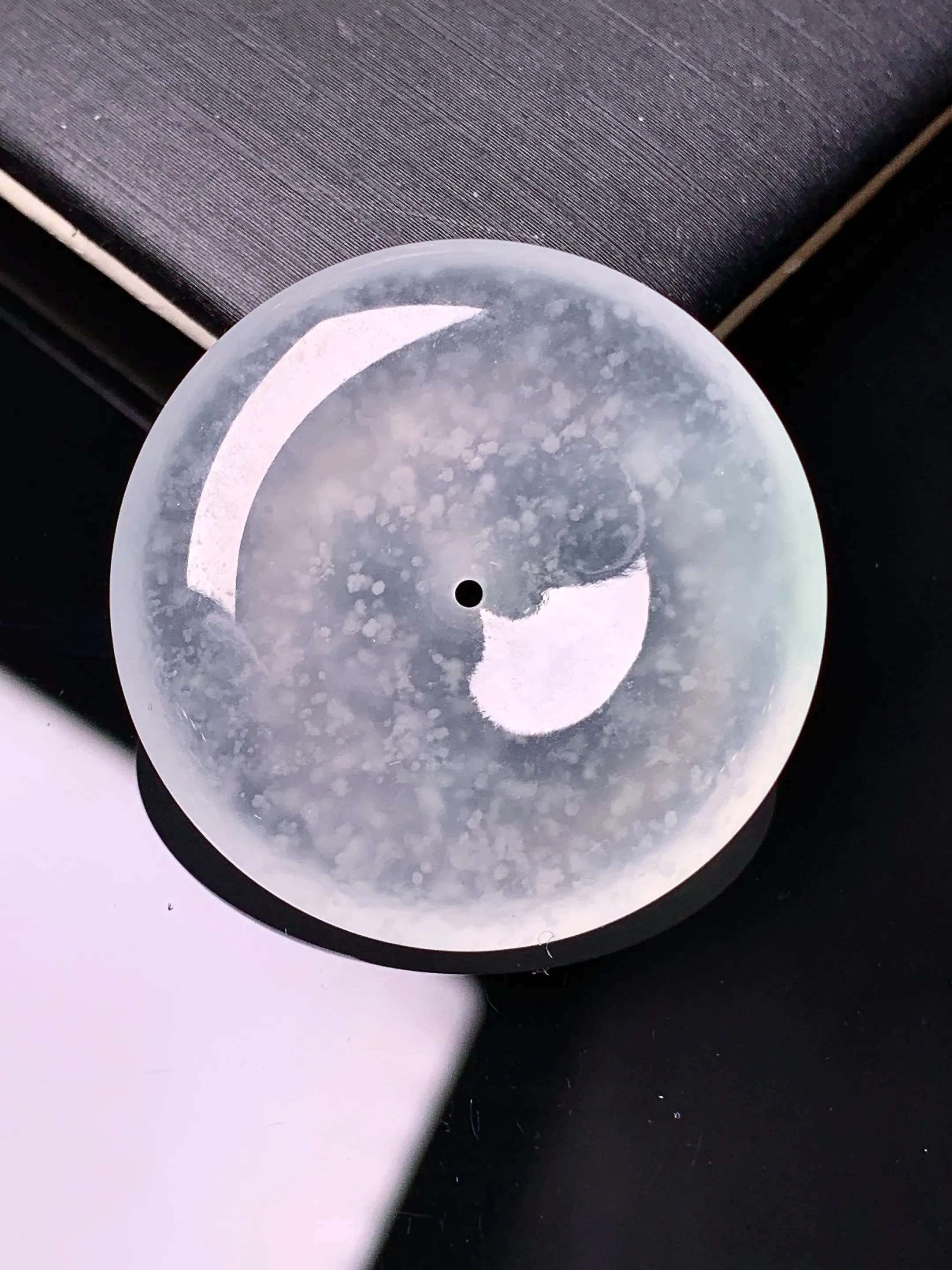 冰种木那料雪花棉平安扣吊坠 玉质细腻 水润亮眼 色泽艳丽 整体尺寸30.3*5.8