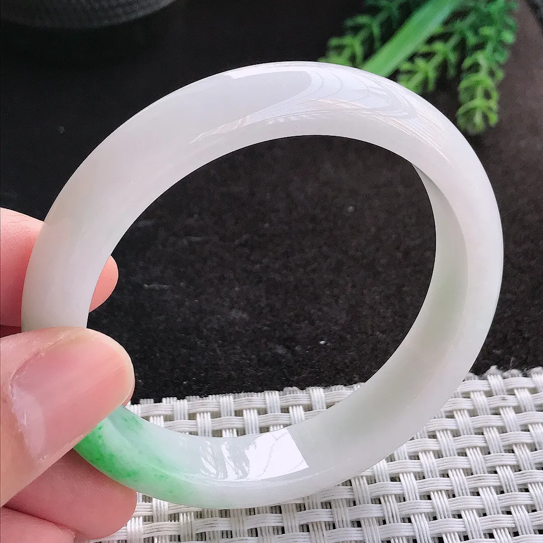 天然A货翡翠57.5/12.8/8.2老坑精美温润飘阳绿手镯宽边玉镯