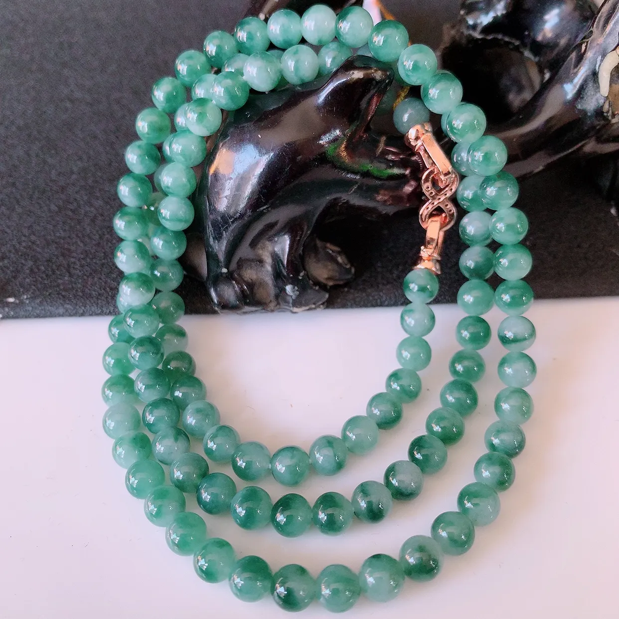 自然光实拍，冰飘花翡翠圆珠项链  翡翠珠链 （装饰扣）玉质细腻  冰清玉润  颜色漂亮  #001.1取一尺寸6mm