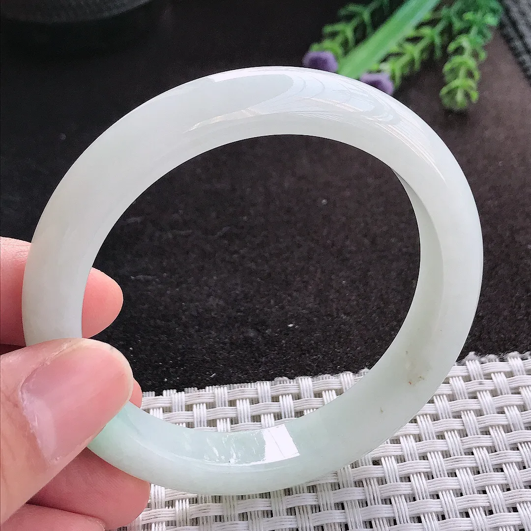 天然A货翡翠58/11.6/8.6老坑精美温润飘阳绿手镯宽边玉镯