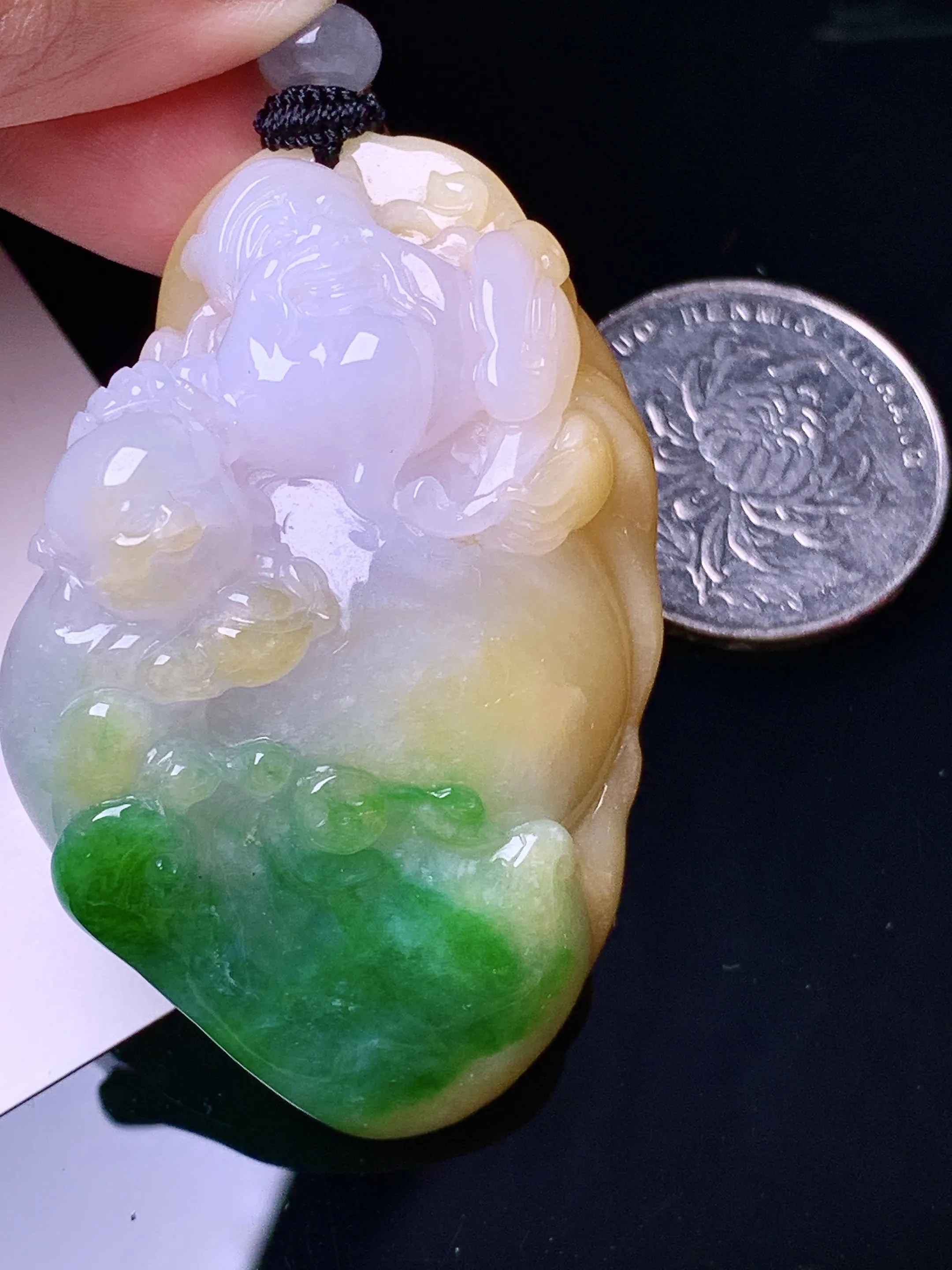 飘黄绿财神吊坠 玉质细腻 水润亮眼 色泽艳丽 整体尺寸52.5*36.2*23.3