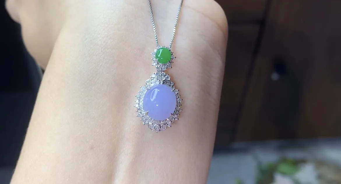 ️18k冰紫蛋面吊坠，清货价！紫色浓郁，底子细腻，水头很好，卡整体24-13+9.5，裸石9.6-