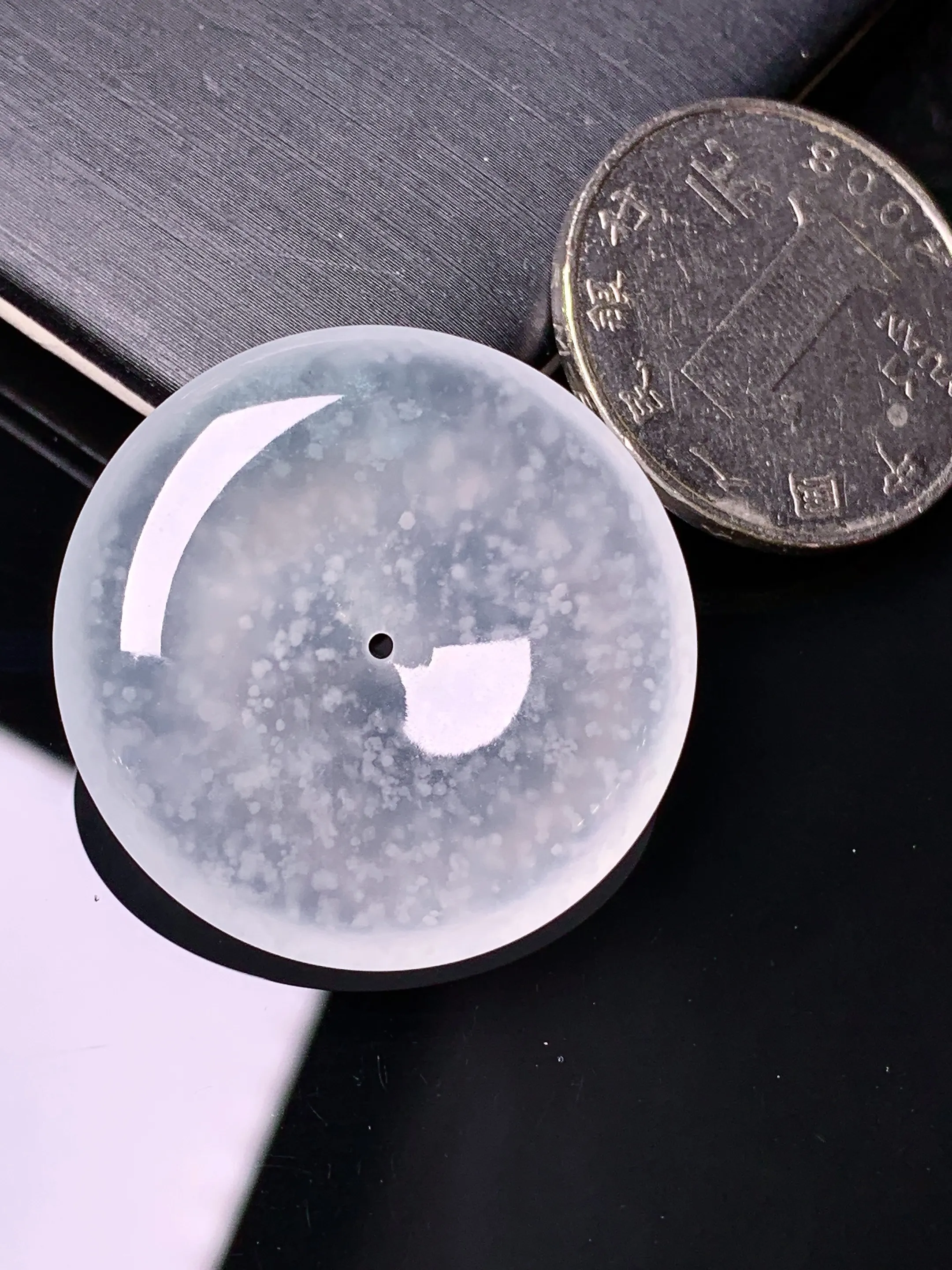 冰种木那料雪花棉平安扣吊坠 玉质细腻 水润亮眼 色泽艳丽 整体尺寸30.3*5.8