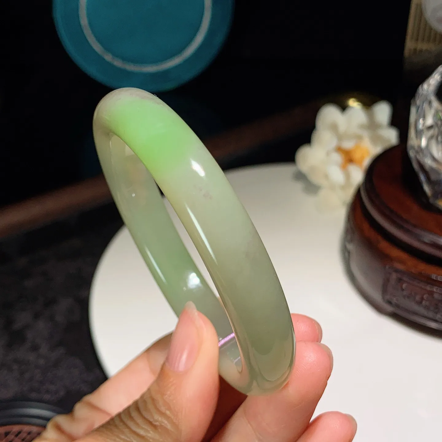 56圈口 和田玉青海翠翠青手镯。圈口56条宽12厚9重53克。玉质细腻油润。手推出油。佩戴高端典雅。lt251207