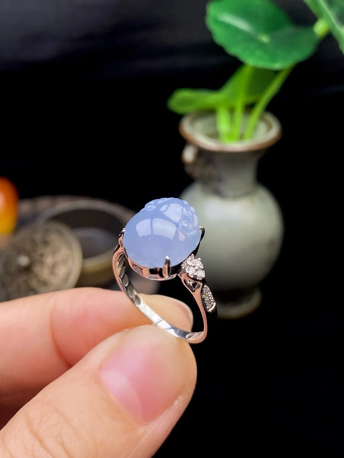 【冰种紫金蝉戒指】质地细腻，饱满度很好，晶莹剔透，18k金钻镶嵌，裸石尺寸11.2*10.2*5.8毫米