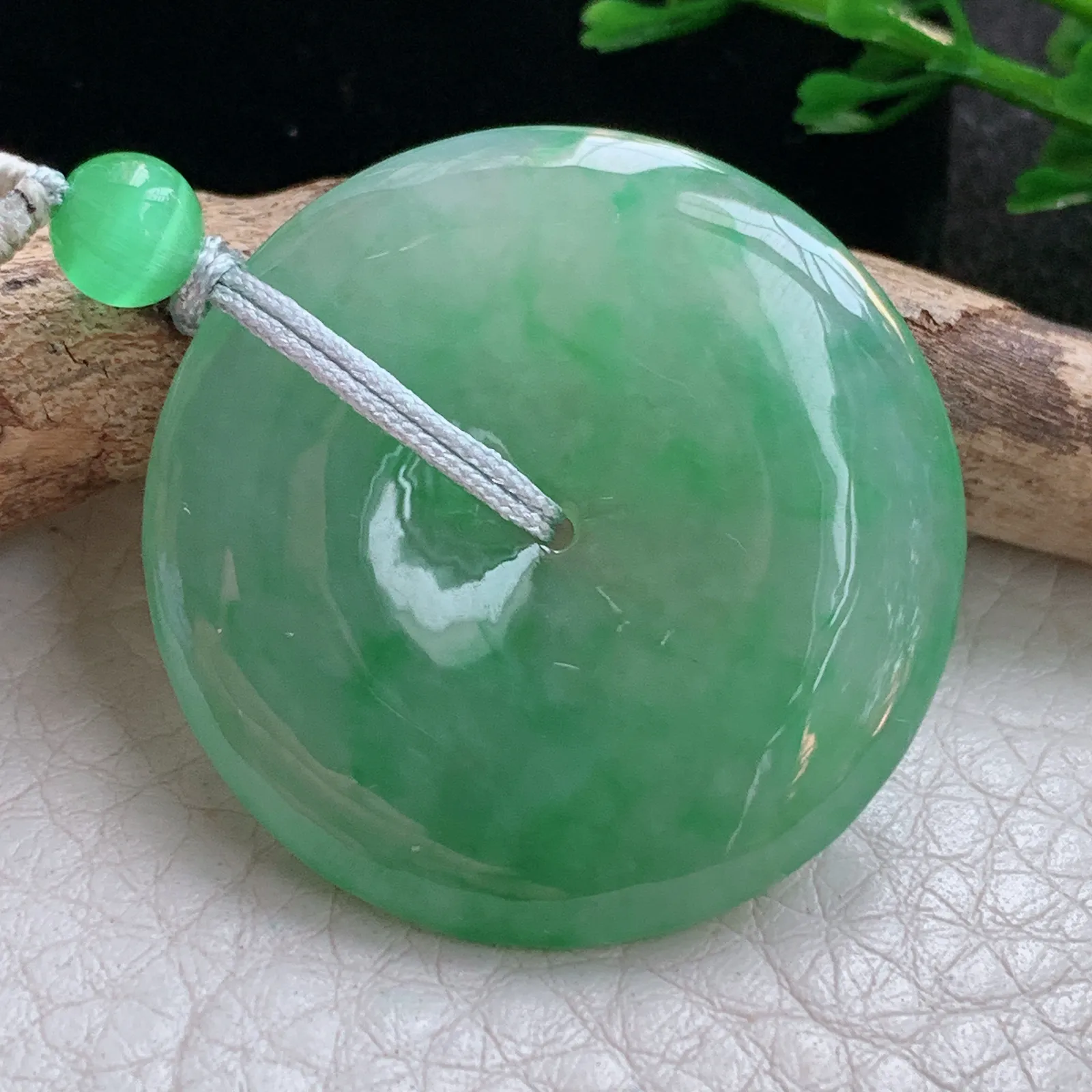 gp实拍32*5.2缅甸翡翠a货精雕冰绿大平安扣 玉扣玉吊坠 玉挂件