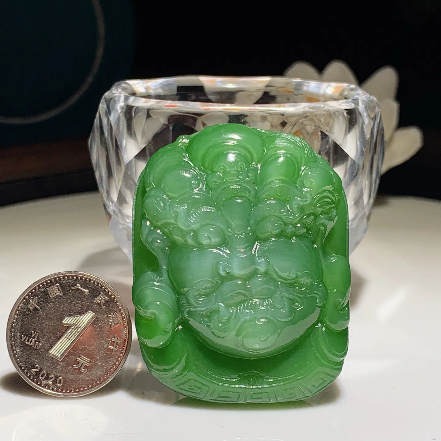 和田玉阳绿猫眼俄罗斯碧玉不动明王头挂件。尺寸49:38/16重59克。玉质细腻油润。手推出油。佩戴高端典雅。lt251206