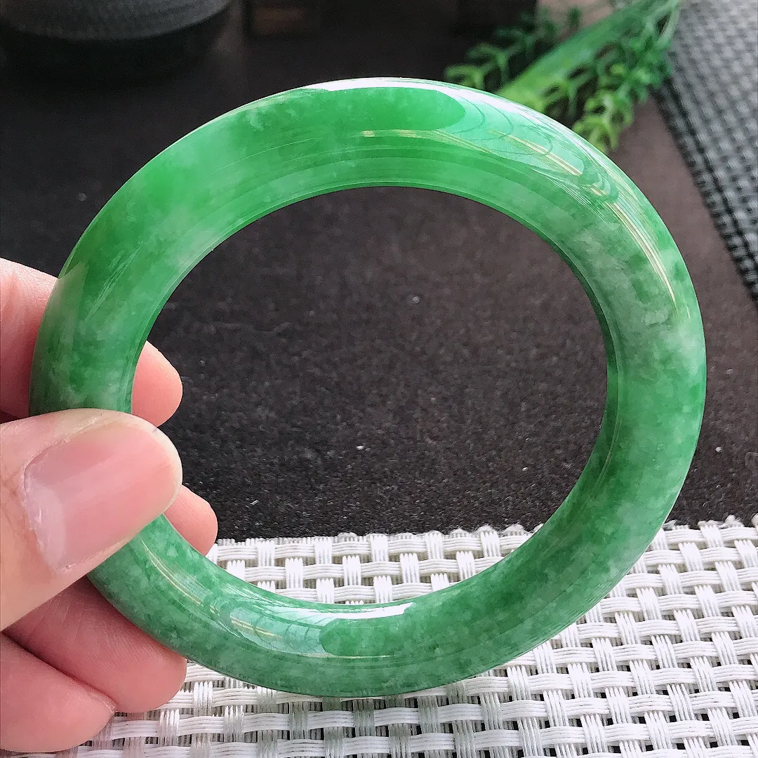 天然A货翡翠56.8/11.4/11.5老坑精美温润满绿阳绿圆条手镯玉镯
