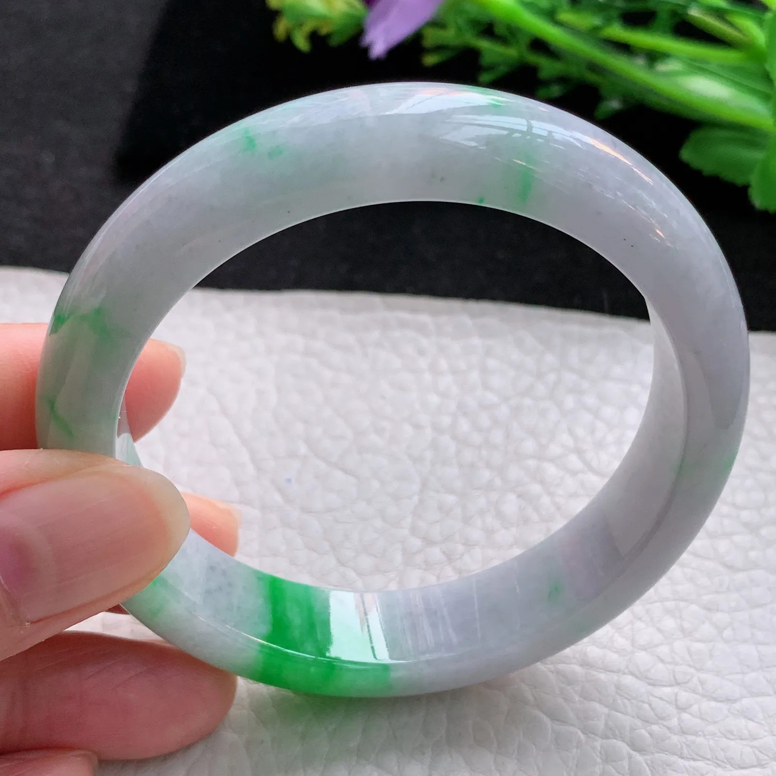 js自然光57*13.6*8.3平安镯 翡翠a货玉手镯飘阳绿宽边玉手环