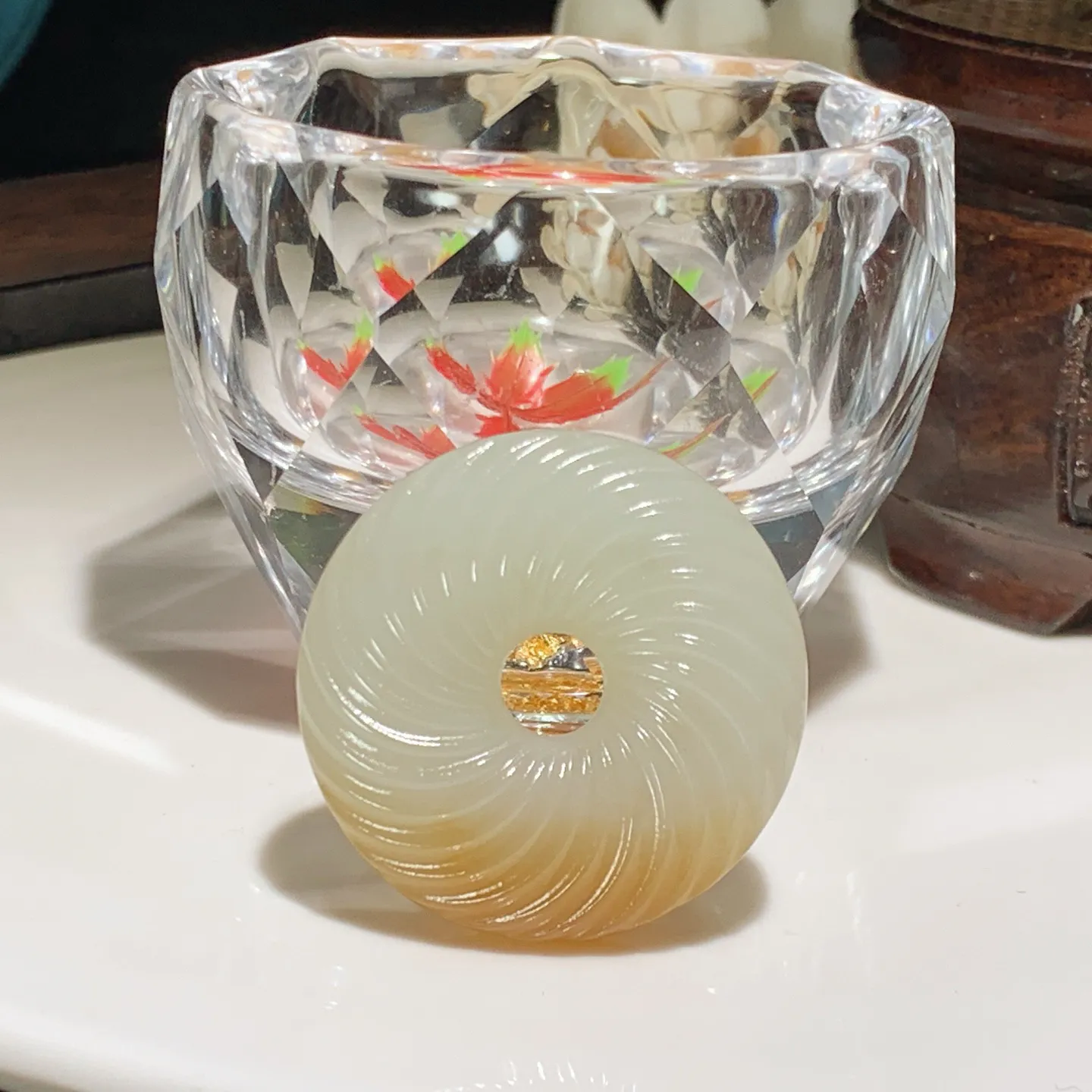 新疆和田玉且末糖绞丝纹平安扣挂件。尺寸35/10重20克。玉质细腻油润。手推出油。佩戴高端典雅。lt