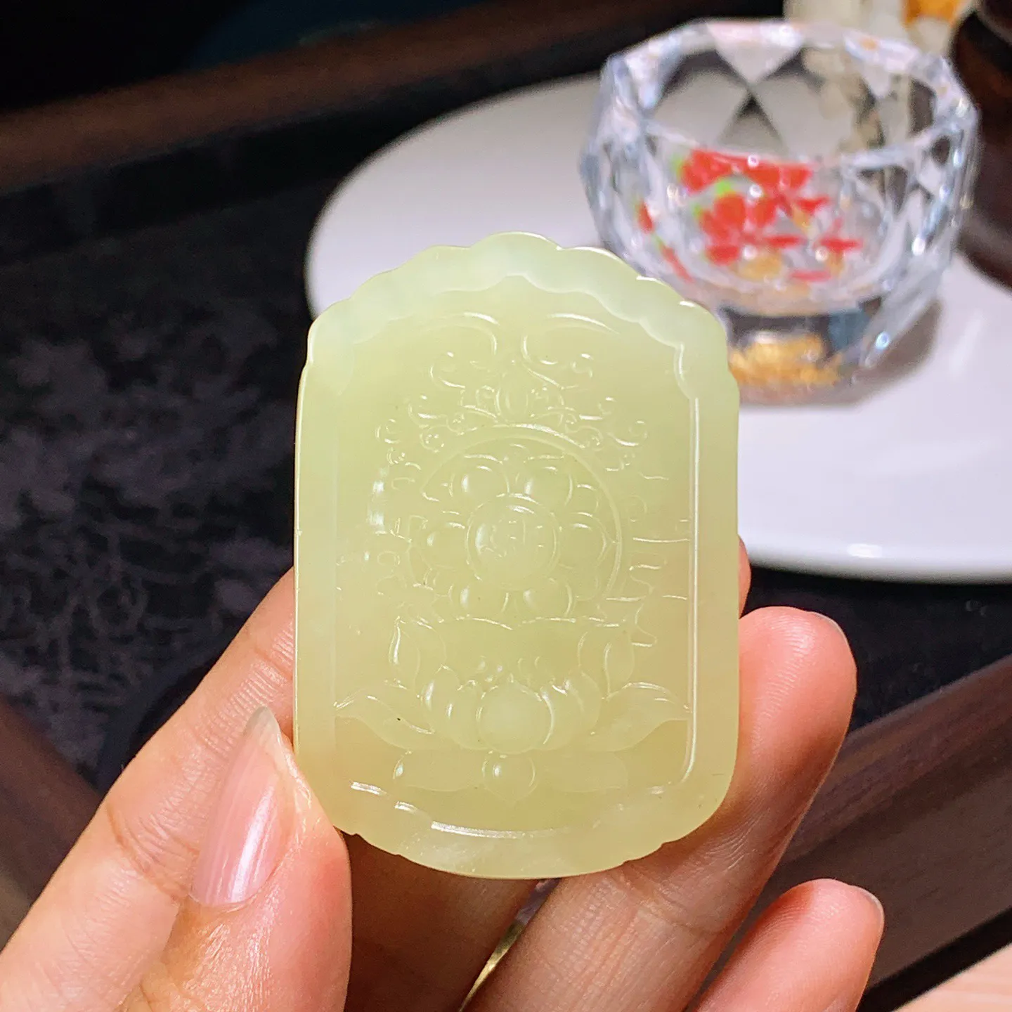 和田玉若羌黄口料佛引福来挂件。尺寸52/36/8重32.6克。玉质细腻油润。手推出油。佩戴高端典雅。lt251207